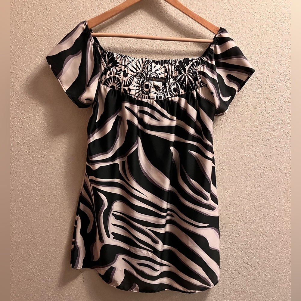 Pretty Graphic top